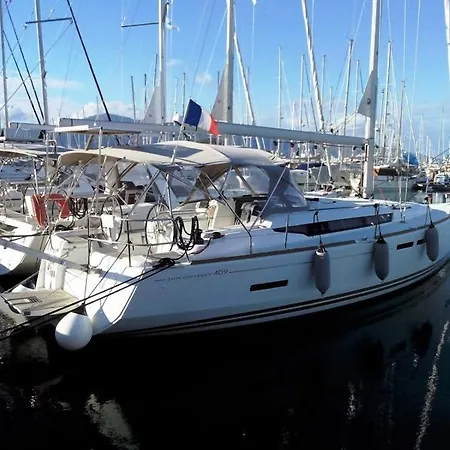 Sailing Yacht Traveller * Corfu (city)