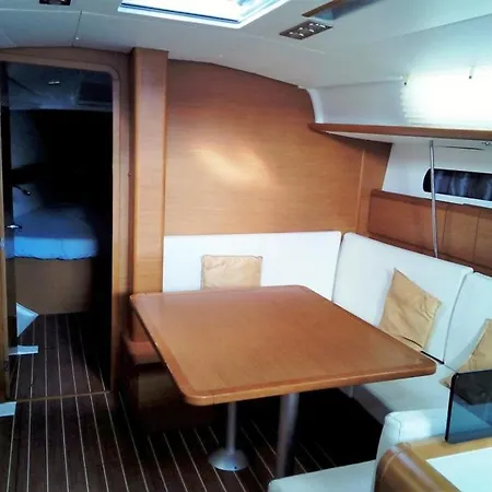 Sailing Yacht Traveller Πλωτό κατάλυμα Corfu (city)